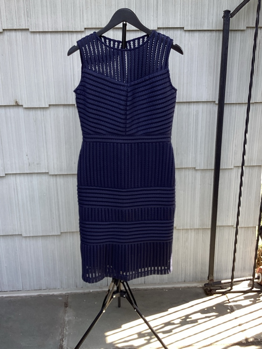 Gabby Skye Navy Textured Sleeveless Sheath Dress